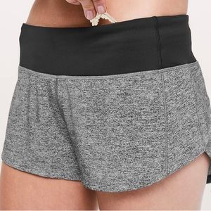 🍋LULULEMON🍋 GREY SPEED UP SHORT SIZE 4 TALL